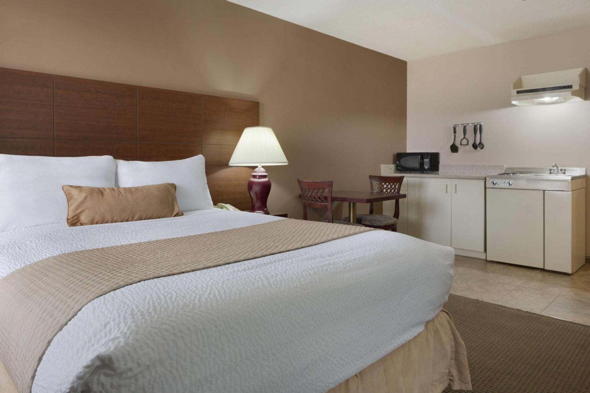 Days Inn By Wyndham Dalhousie Εξωτερικό φωτογραφία